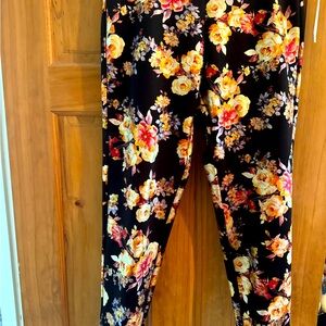 Krazy Larry pull on pants black floral size 6